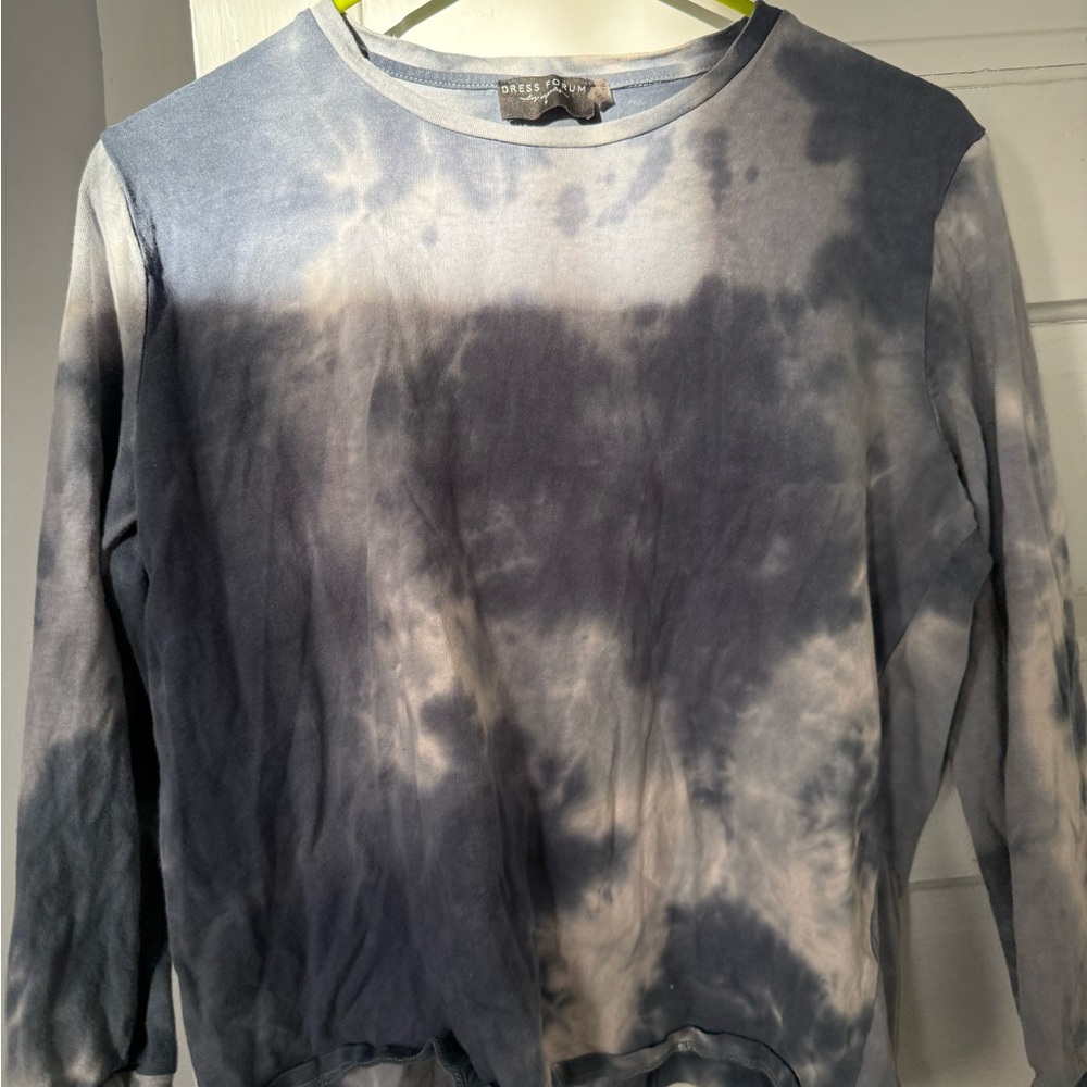 Dress Forum Gray and Blue Tie-Dye Long Sleeve Top